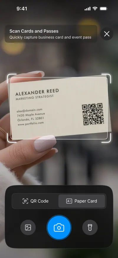 Escaneando la tarjeta de presentación de papel de un colega con ConnectMachine
