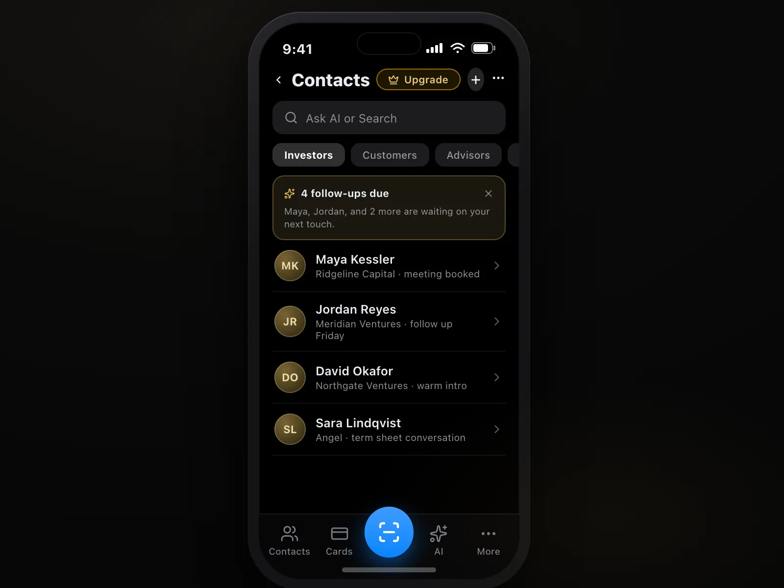 La pantalla de contactos de ConnectMachine filtrada por inversores, con el estado de la reunión y del seguimiento en cada uno